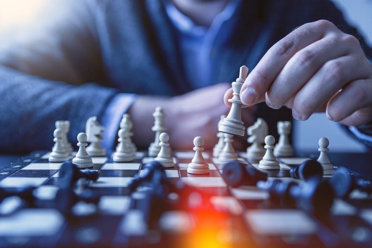Read more about the article From complex strategic decisions to simple games